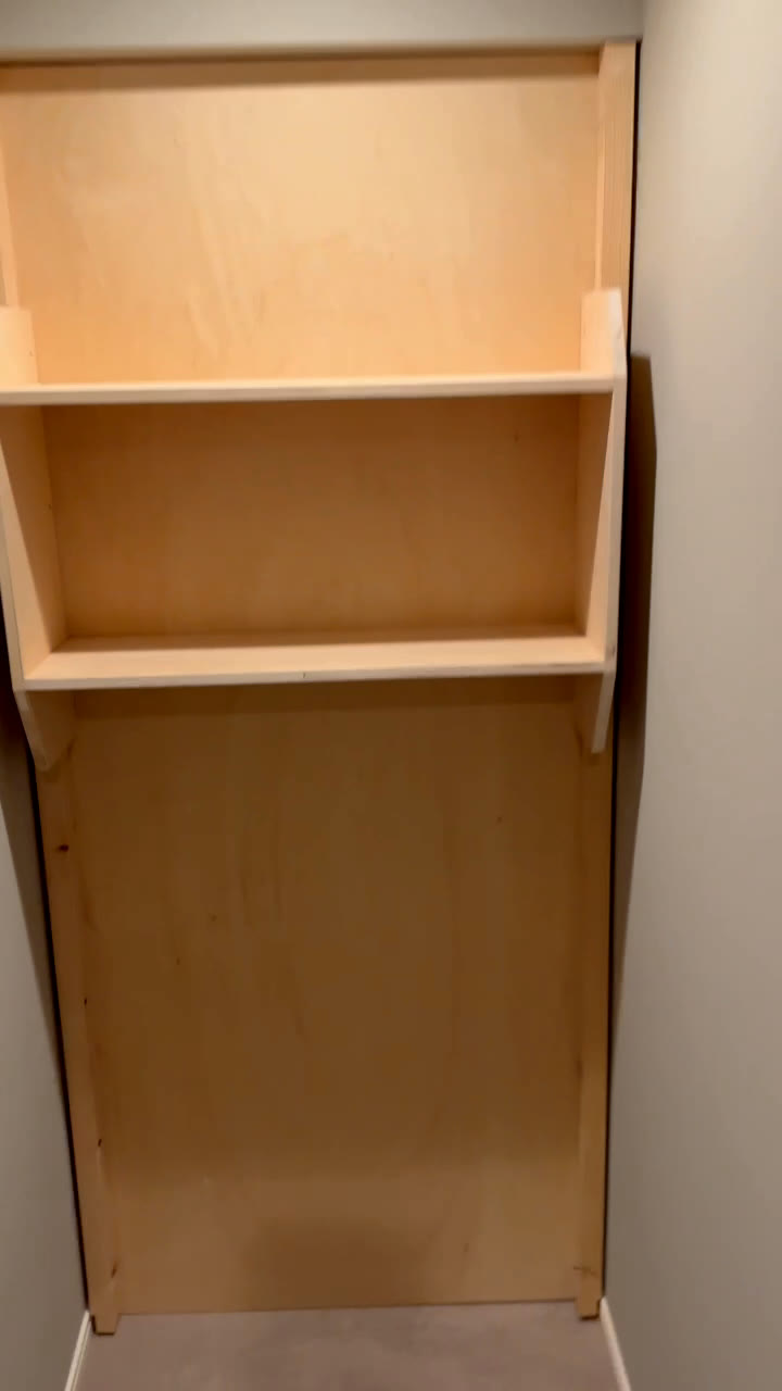 壁の厚みを使った造作収納